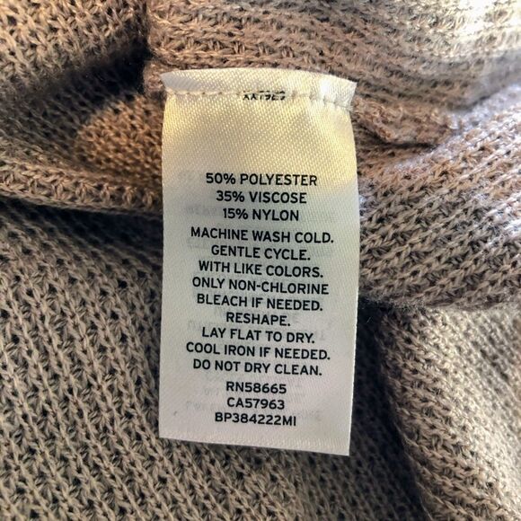 BP Textured Stitch V-Neck Pullover Size Small - Picture 8 of 8